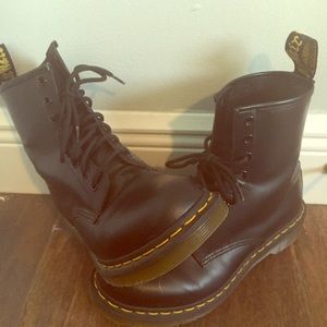 Dr. Martens 8 eye boots